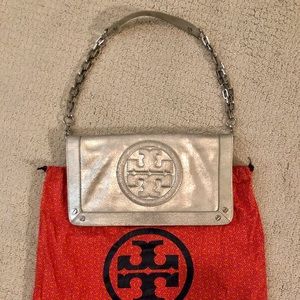 AUTHENTIC “Tory Burch” Reva silver  logo purse!